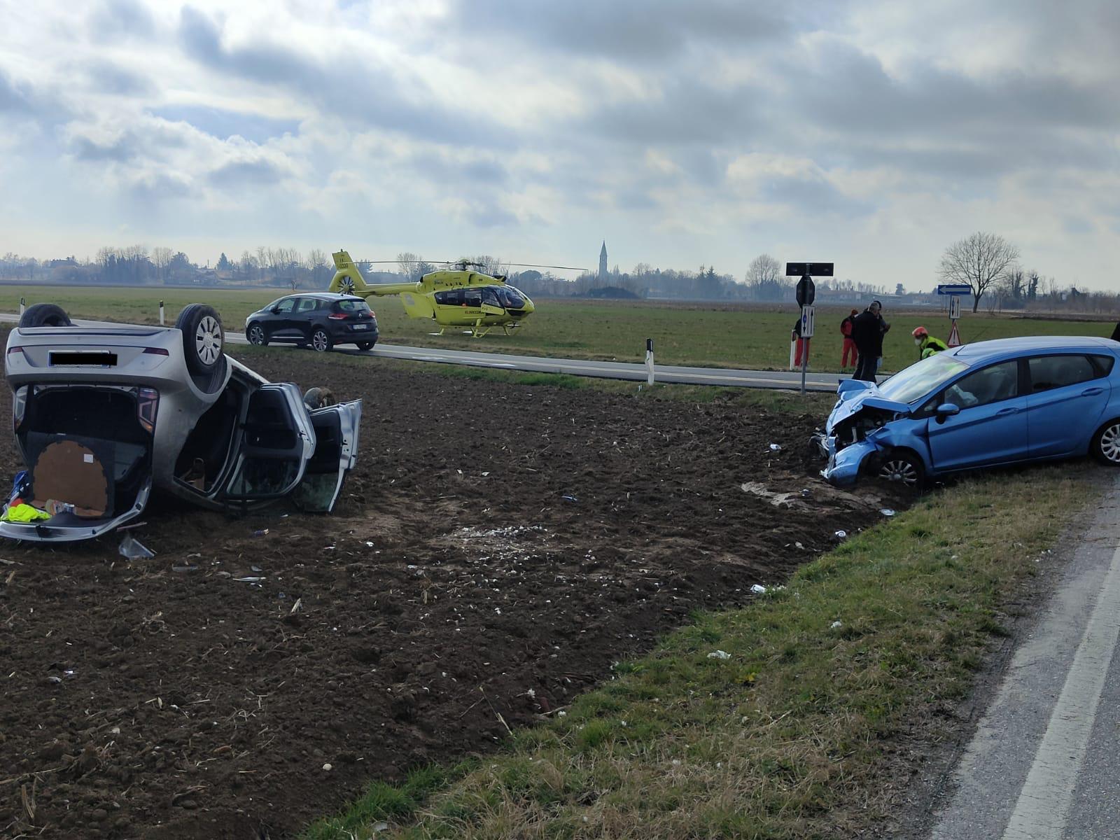 Immagine per Auto sbalzata dopo un incidente a Ruda, grave un uomo 